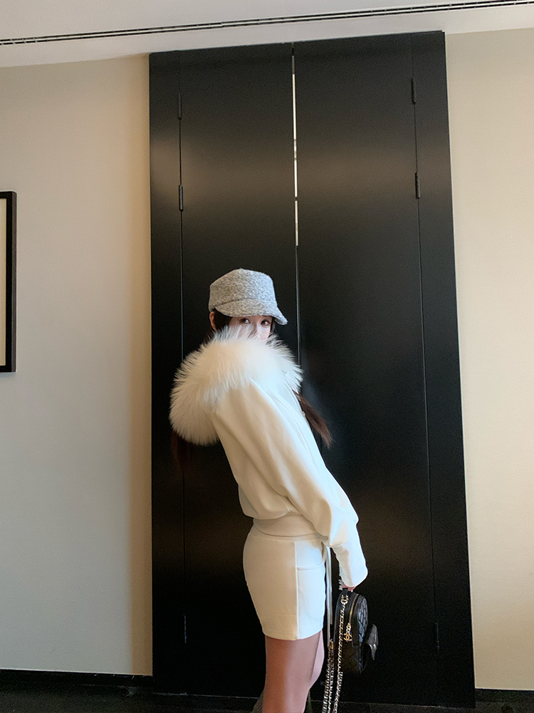 Retro Velvet Raccoon Fur Collar Short Hooded Sweatshirt Jacket Set with Shorts and Pants - Y2K Inspired Fashion Retro Velvet Raccoon Fur Collar Short Hooded Sweatshirt Jacket Set with Shorts and Pants - Y2K Inspired Fashion