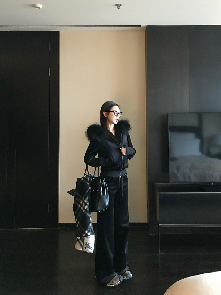 Retro Velvet Raccoon Fur Collar Short Hooded Sweatshirt Jacket Set with Shorts and Pants - Y2K Inspired Fashion Retro Velvet Raccoon Fur Collar Short Hooded Sweatshirt Jacket Set with Shorts and Pants - Y2K Inspired Fashion