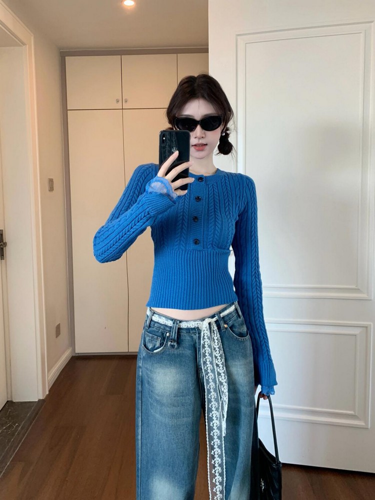 Retro Waist-Cinching Fitted Sweater for Women - Knitted Base Layer Top for Winter & Spring in Alluring Style Retro Waist-Cinching Fitted Sweater for Women - Knitted Base Layer Top for Winter & Spring in Alluring Style