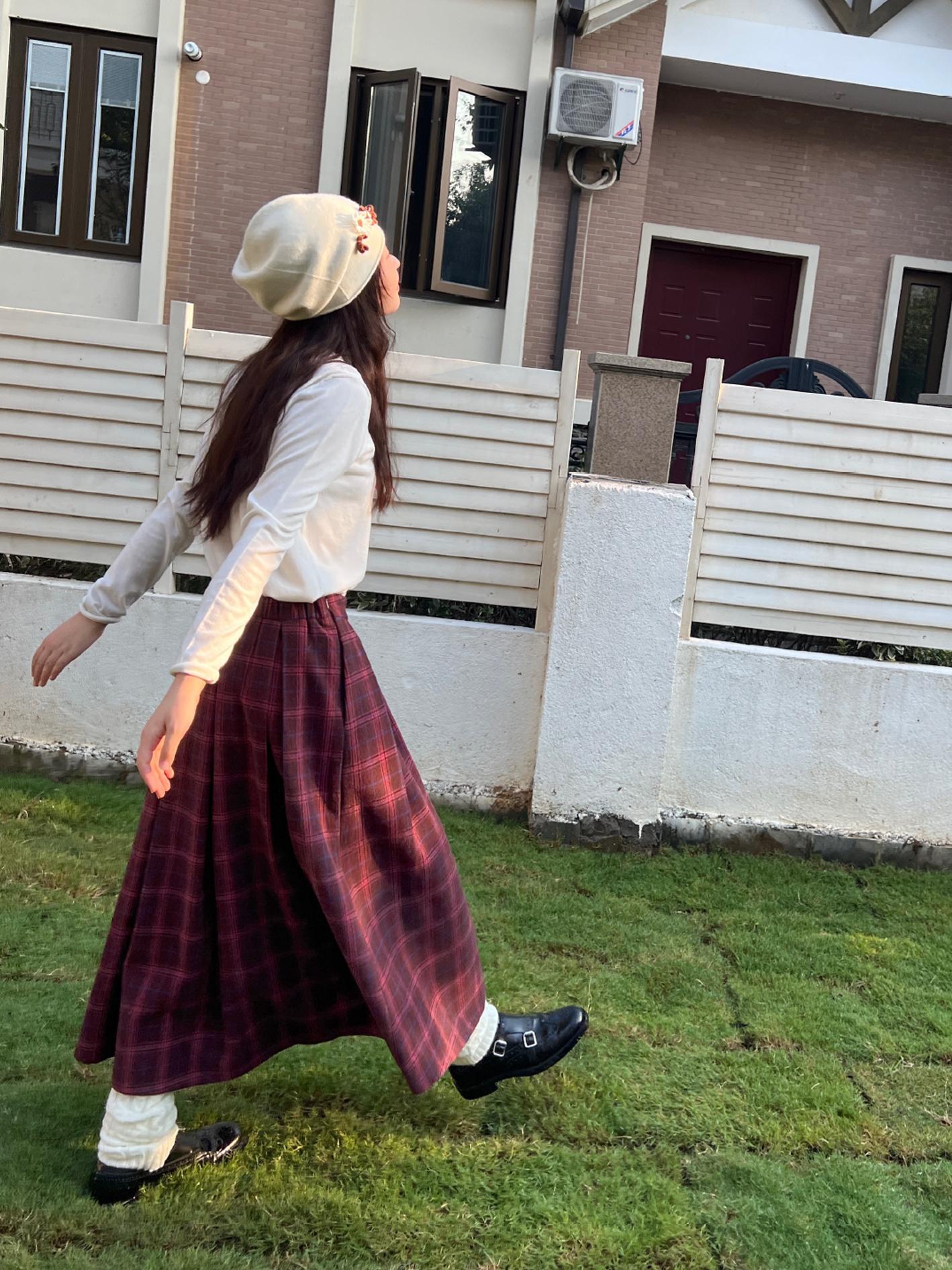 Retro Wool Half-Length Plaid Skirt - Versatile Pleated Design for 90s Inspired Style Retro Wool Half-Length Plaid Skirt - Versatile Pleated Design for 90s Inspired Style