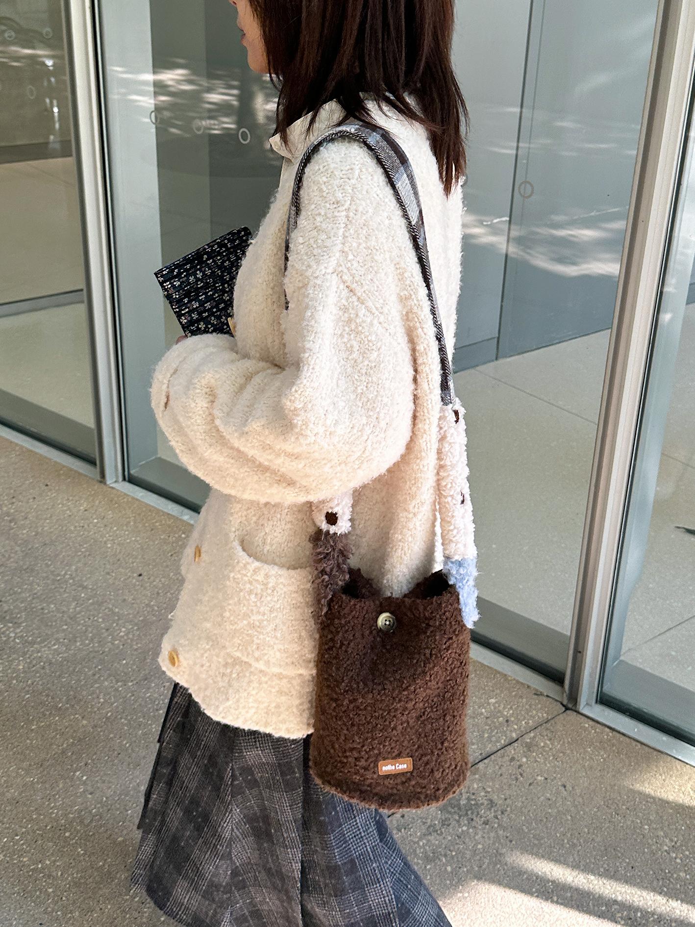 Retro Woolen Bucket Bag in Brown - Large Capacity Spliced Shoulder Strap Crossbody - Vintage Style Fashion Accessory Retro Woolen Bucket Bag in Brown - Large Capacity Spliced Shoulder Strap Crossbody - Vintage Style Fashion Accessory