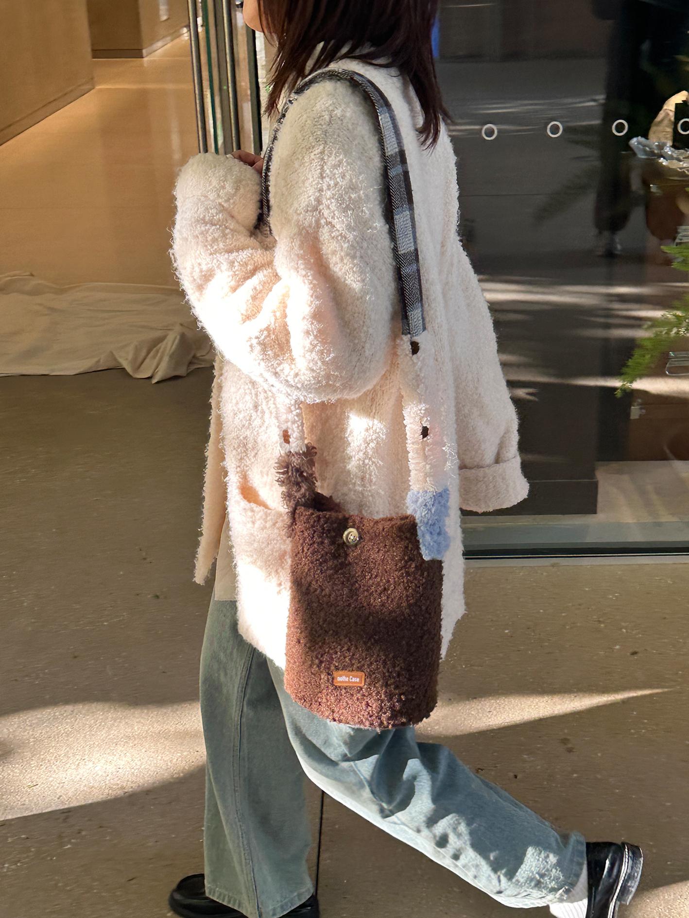 Retro Woolen Bucket Bag in Brown - Large Capacity Spliced Shoulder Strap Crossbody - Vintage Style Fashion Accessory Retro Woolen Bucket Bag in Brown - Large Capacity Spliced Shoulder Strap Crossbody - Vintage Style Fashion Accessory