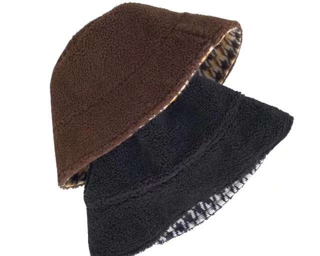 Reversible Milk White Checkered Fisherman's Bucket Hat - Korean Style Winter Accessory for Starry Nights Reversible Milk White Checkered Fisherman's Bucket Hat - Korean Style Winter Accessory for Starry Nights