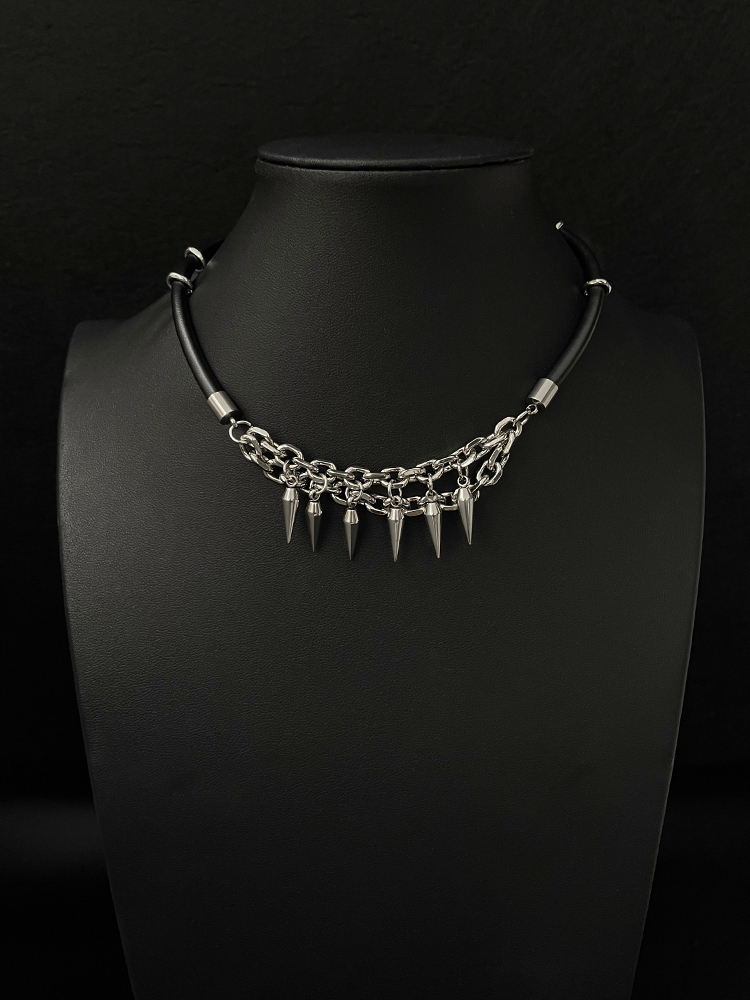 Rivet Black Leather Strap Punk Necklace for Women - Y2K Clavicle Chain Accessory in Subculture Style