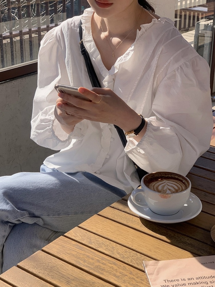Ruffled Edge Button-Up Blouse in Korean Style - Fresh Romantic Spring Fashion with Bubble Feel for Effortless Chic Looks Ruffled Edge Button-Up Blouse in Korean Style - Fresh Romantic Spring Fashion with Bubble Feel for Effortless Chic Looks