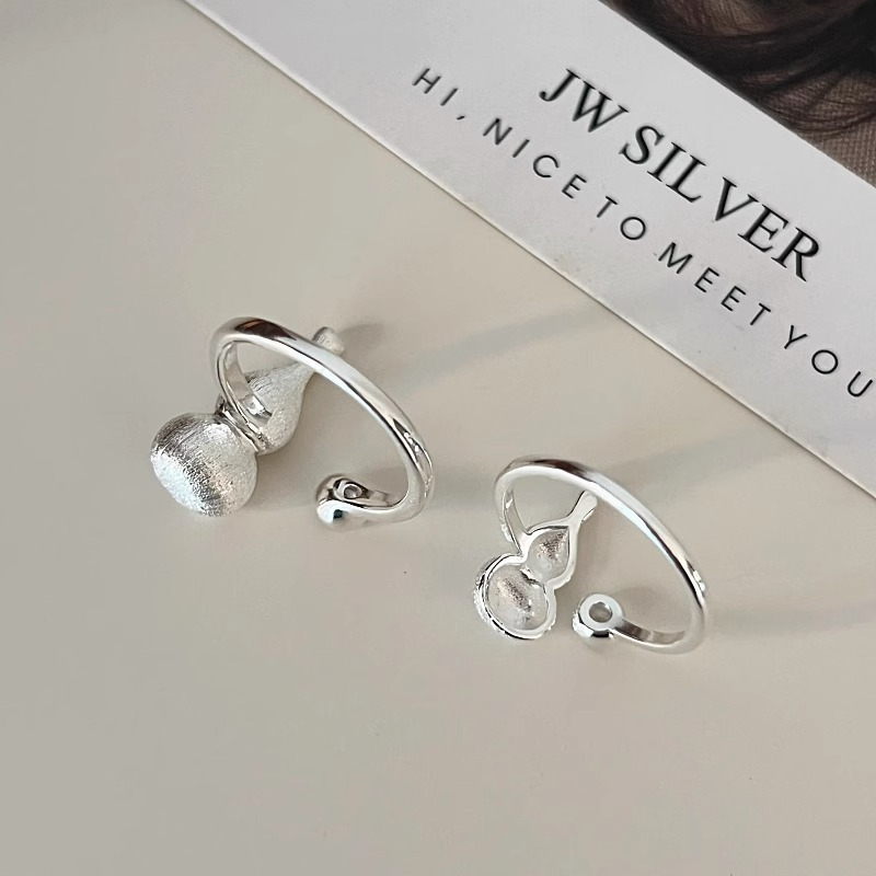 S925 Pure Silver Brushed Gourd Ring for Women - Minimalist Light Luxury Design, Niche High-End Style, Perfect for Index Finger Wear S925 Pure Silver Brushed Gourd Ring for Women - Minimalist Light Luxury Design, Niche High-End Style, Perfect for Index Finger Wear