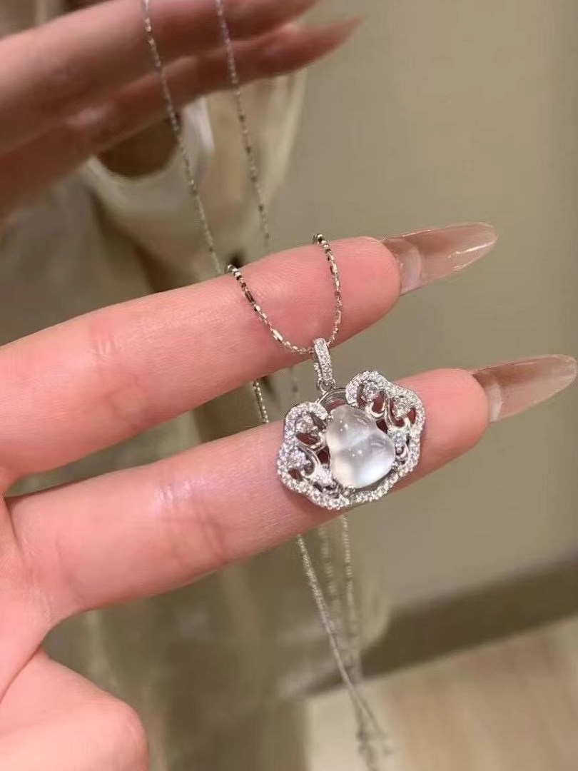 S925 Pure Silver Jade Gourd Cloud Lock Necklace for Women - Light Luxury Niche Jewelry, Elegant Fashion Accessory