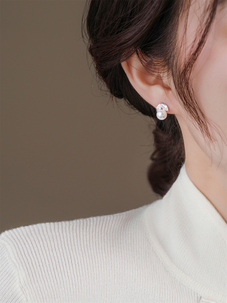 S925 Sterling Silver Pearl Earrings for Women, Elegant Classy Design, High-End Temperament Accessories, Perfect for Formal Occasions S925 Sterling Silver Pearl Earrings for Women, Elegant Classy Design, High-End Temperament Accessories, Perfect for Formal Occasions