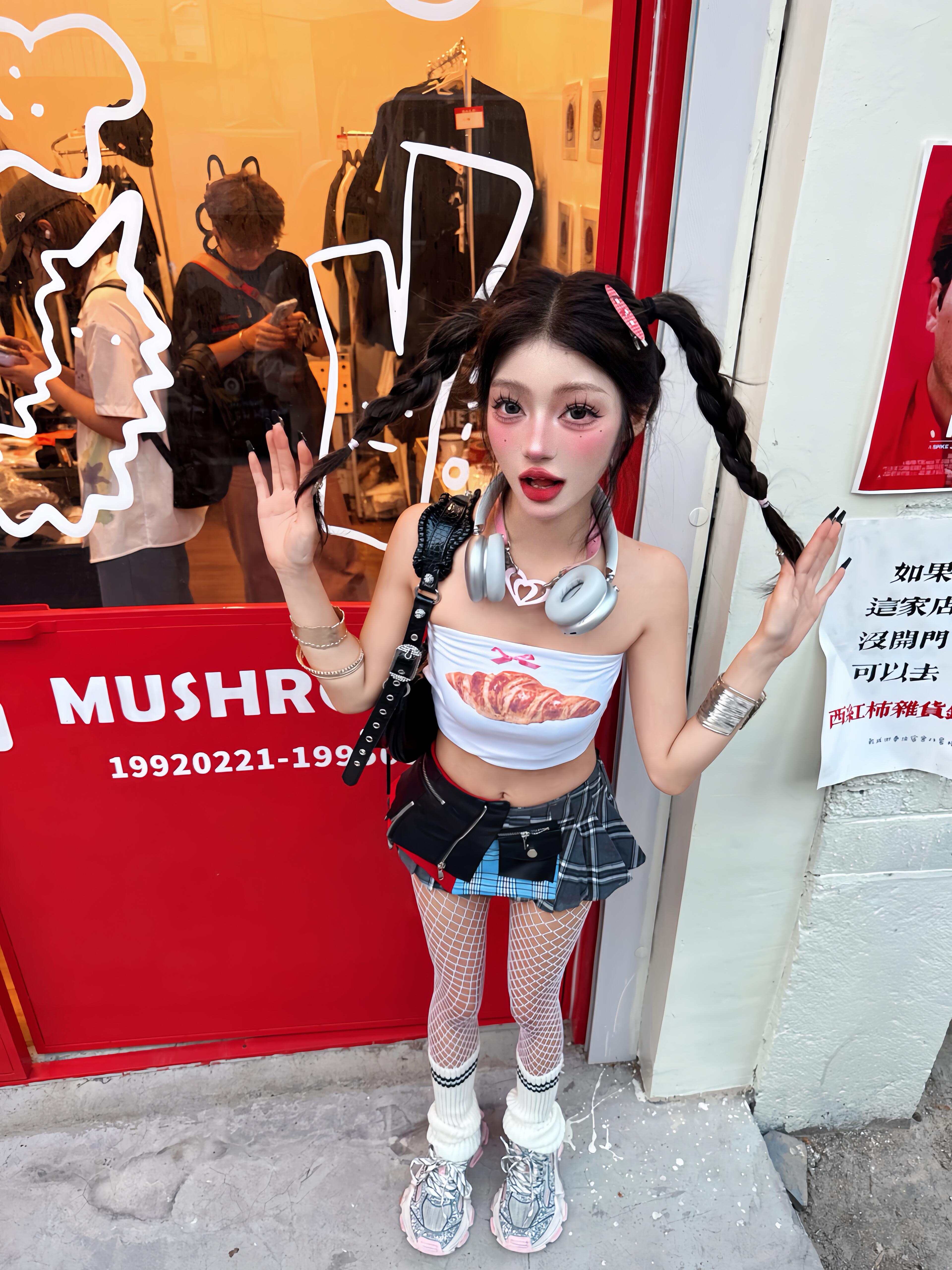 Sexy American-Style Plaid Crop Top and Pleated Mini Skirt Set for Women - Summer Fashion, Cute 90s Inspired Look Sexy American-Style Plaid Crop Top and Pleated Mini Skirt Set for Women - Summer Fashion, Cute 90s Inspired Look