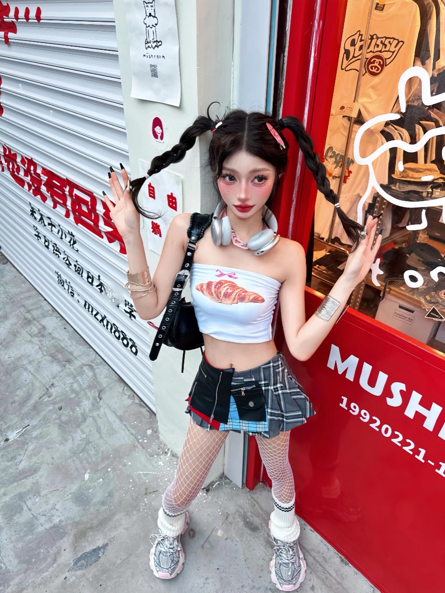 Sexy American-Style Plaid Crop Top and Pleated Mini Skirt Set for Women - Summer Fashion, Cute 90s Inspired Look Sexy American-Style Plaid Crop Top and Pleated Mini Skirt Set for Women - Summer Fashion, Cute 90s Inspired Look