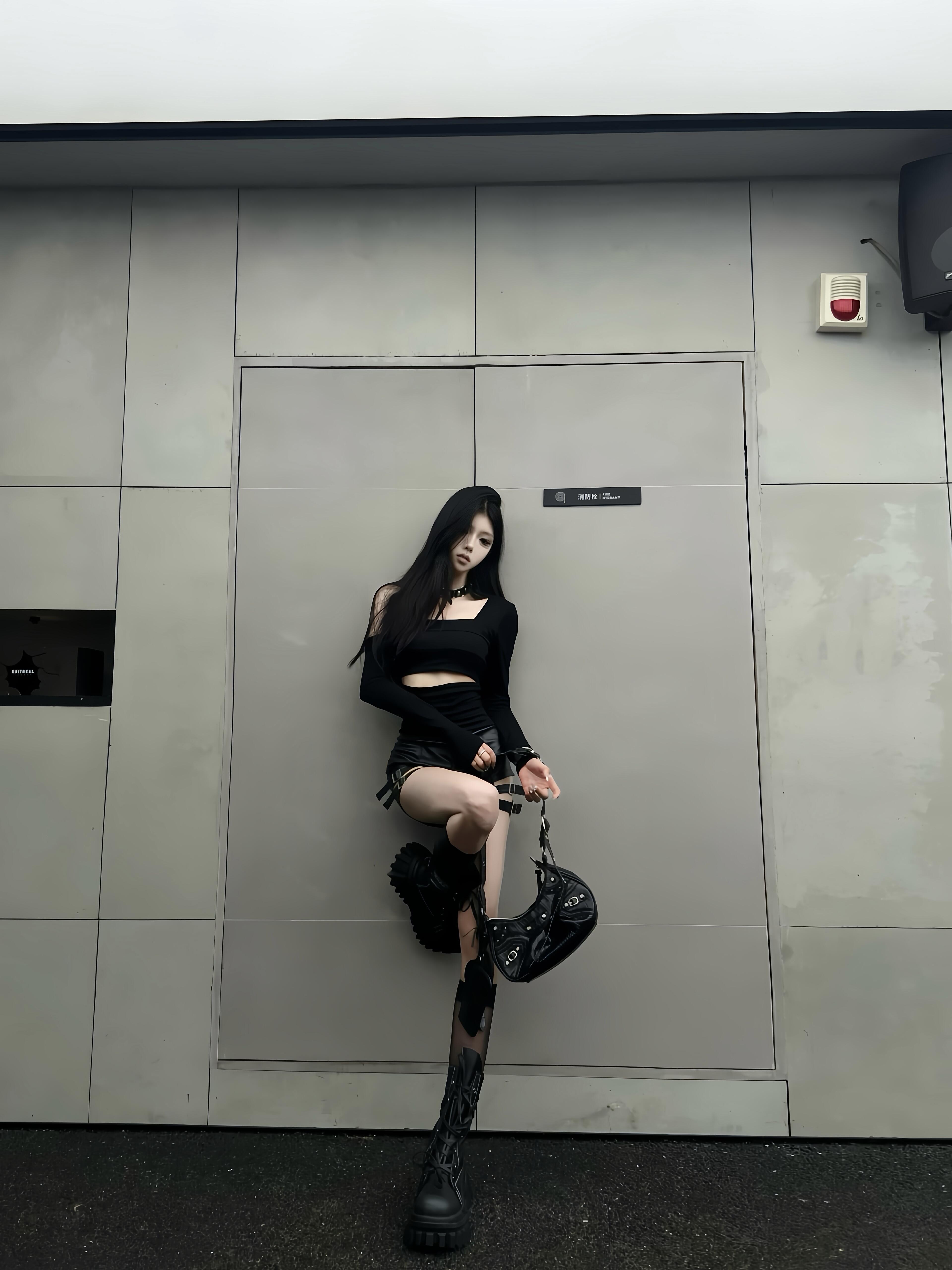 Sexy Black Off-Shoulder Long Sleeve T-Shirt - Slim Fit, Hollow-Out, Waist-Revealing Layering Top for Autumn and Winter Sexy Black Off-Shoulder Long Sleeve T-Shirt - Slim Fit, Hollow-Out, Waist-Revealing Layering Top for Autumn and Winter