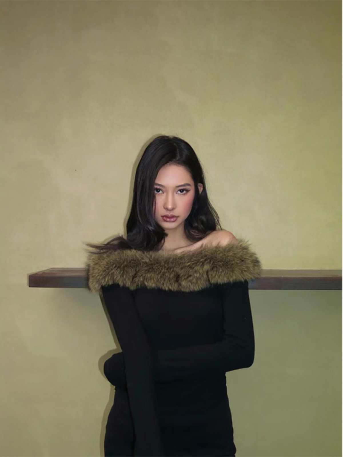 Sexy Black One-Shoulder Long Sleeve Top - High-End Slim Fit Inner Shirt for Stylish Looks Sexy Black One-Shoulder Long Sleeve Top - High-End Slim Fit Inner Shirt for Stylish Looks