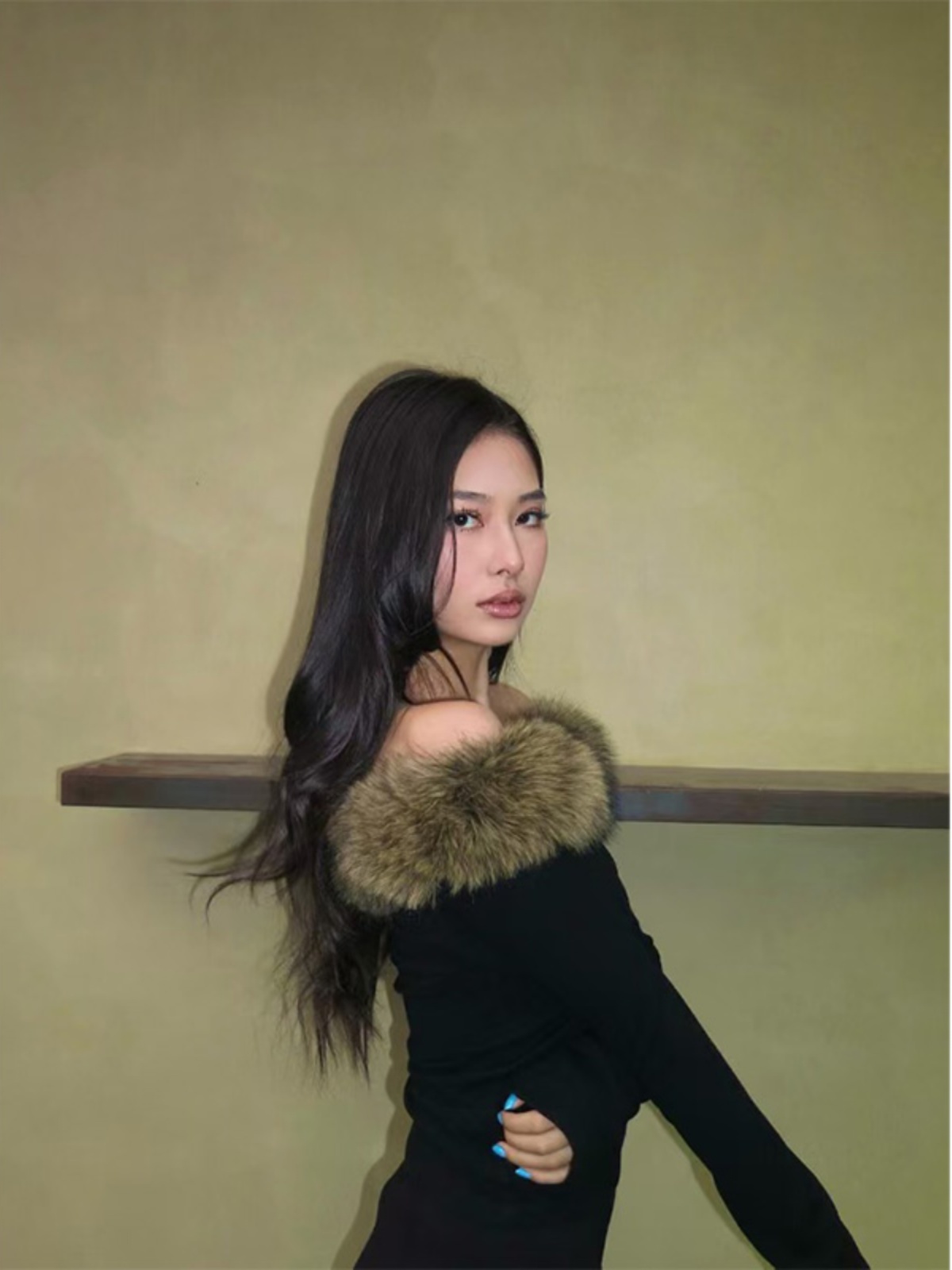 Sexy Black One-Shoulder Long Sleeve Top - High-End Slim Fit Inner Shirt for Stylish Looks Sexy Black One-Shoulder Long Sleeve Top - High-End Slim Fit Inner Shirt for Stylish Looks