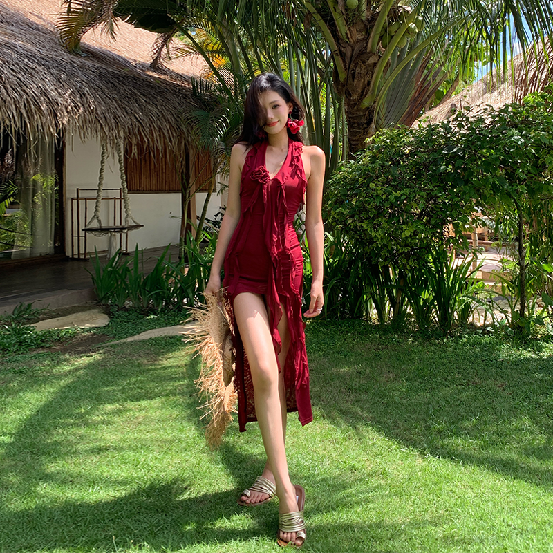 Sexy French-Style Bodycon Dress with Irregular Ruffles, Halter Neck, and Waist-Cinching Slimming Effect for Beach Vacations