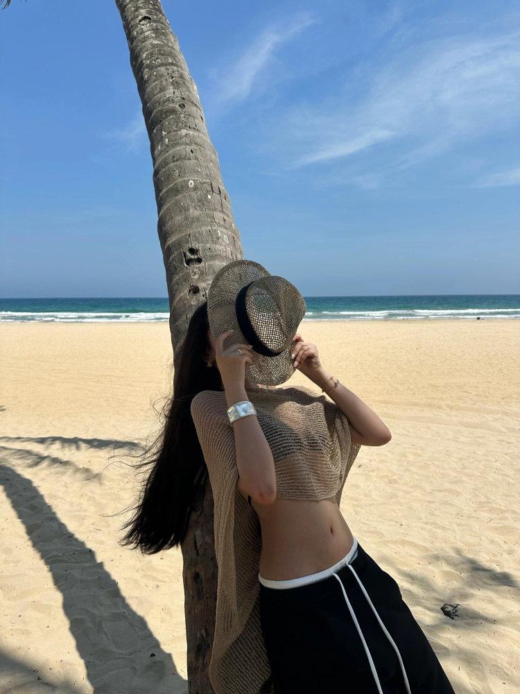 Sexy Knitted Hollow One-Piece Top for Women - Summer Halter Camisole with Versatile Styles - Vacation Fashion Sexy Knitted Hollow One-Piece Top for Women - Summer Halter Camisole with Versatile Styles - Vacation Fashion