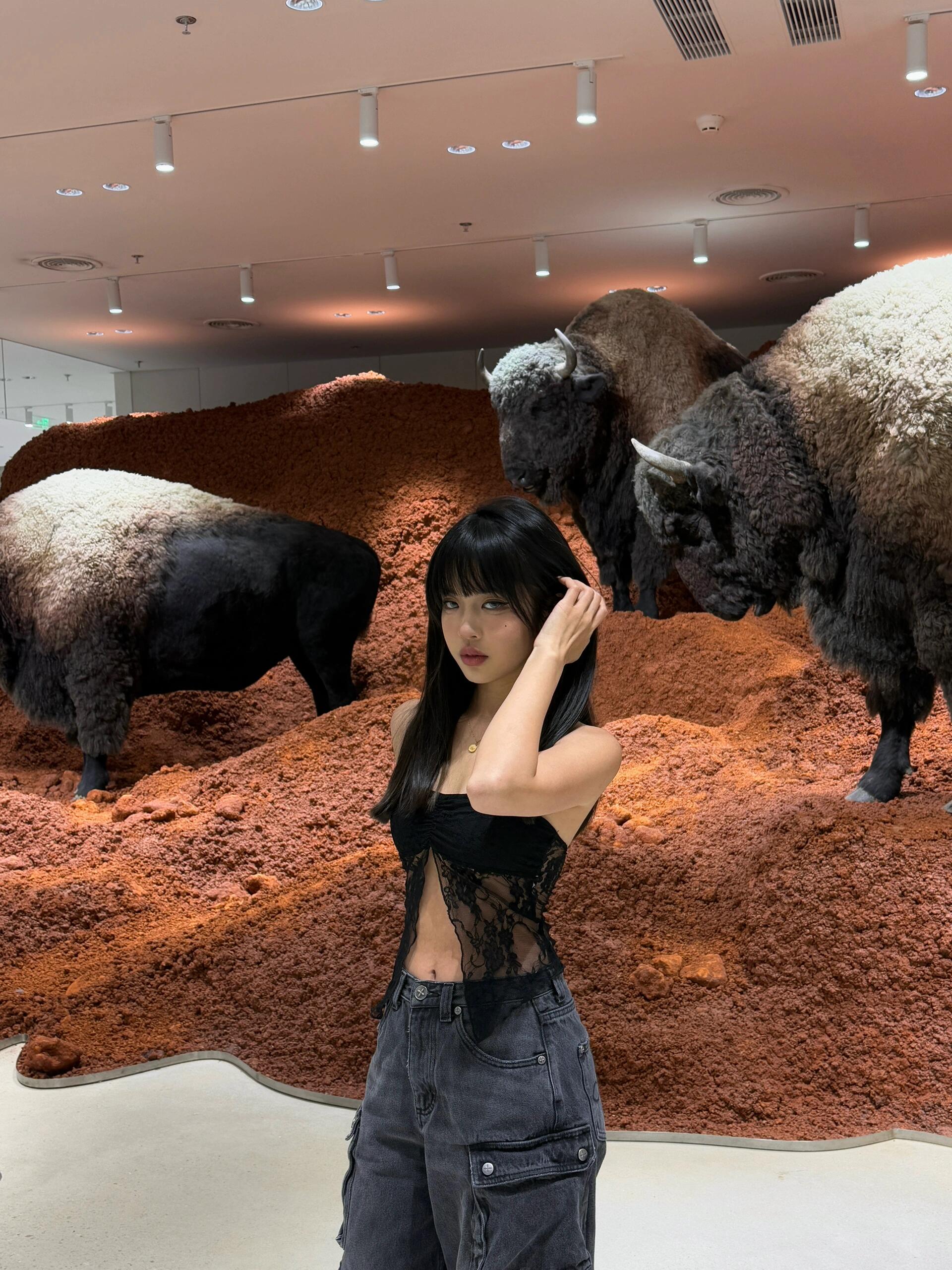 Sexy Lace Strapless Camisole for Women - Slim Fit Sheer Cropped Top in European and American Style for Summer 2025 Sexy Lace Strapless Camisole for Women - Slim Fit Sheer Cropped Top in European and American Style for Summer 2025