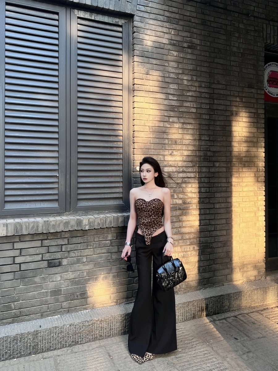 Sexy Leopard Print Strapless Camisole for Women - Irregular Short Base Top, American Style, 2025 Summer Fashion Sexy Leopard Print Strapless Camisole for Women - Irregular Short Base Top, American Style, 2025 Summer Fashion