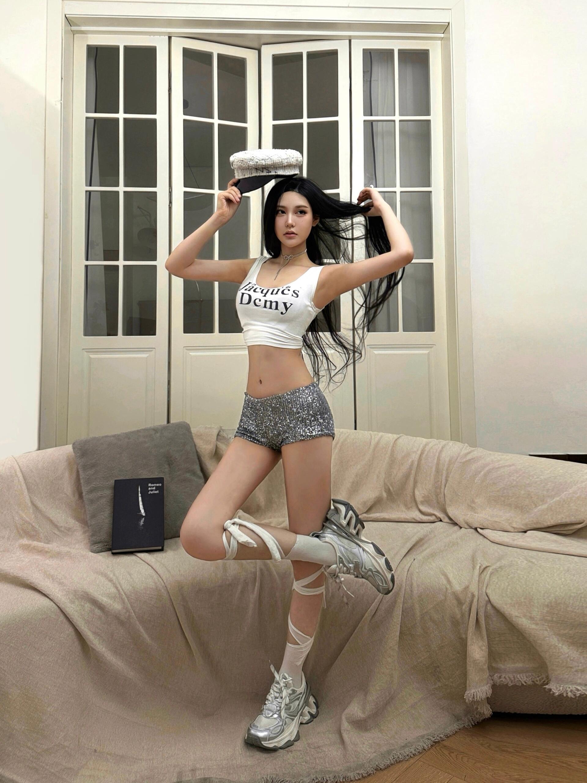 Sexy Letter Print Camisole for Women - Slim Fit Sleeveless Summer Top in American Style, 2025 Fashion Trend