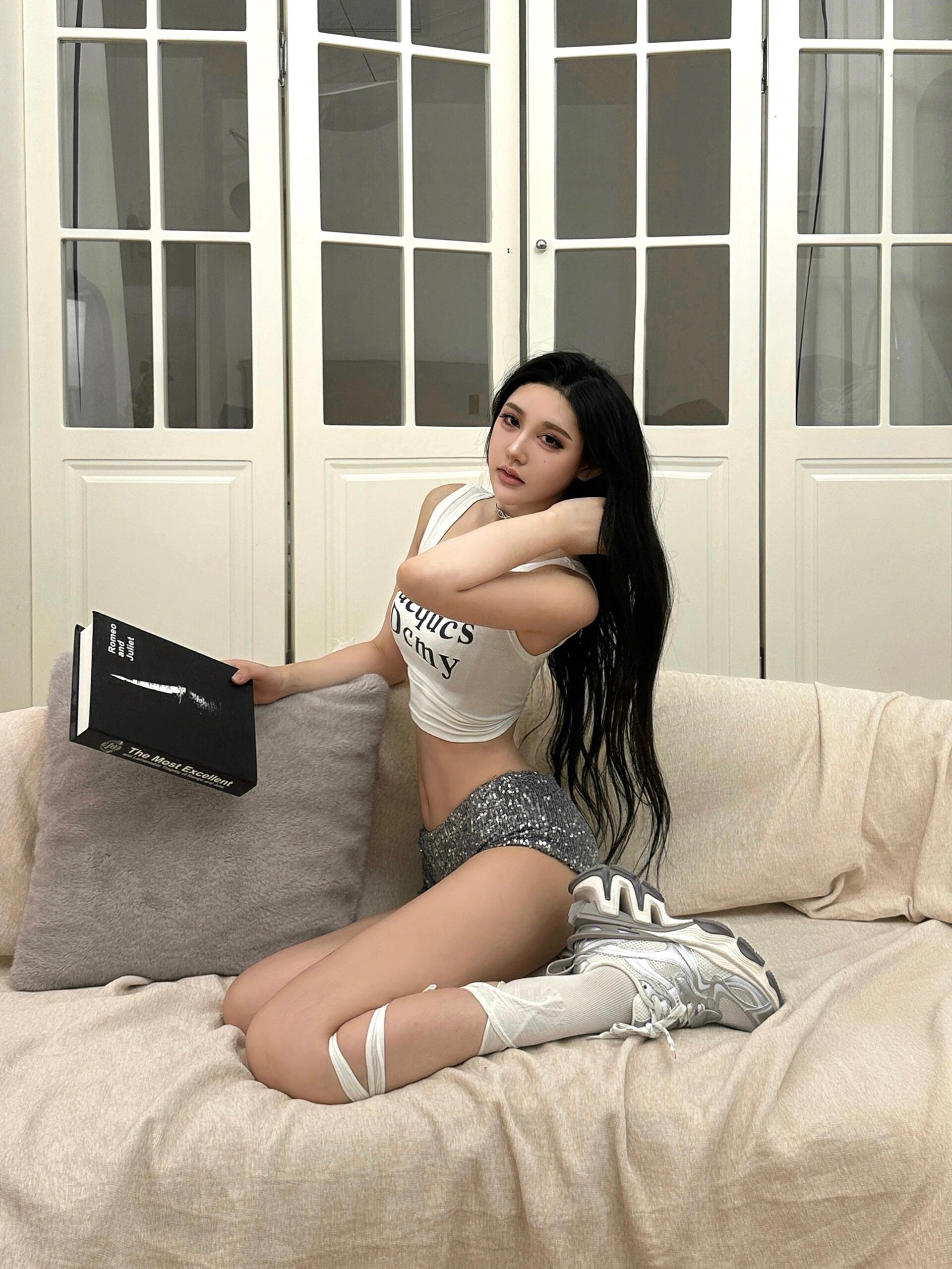 Sexy Letter Print Camisole for Women - Slim Fit Sleeveless Summer Top in American Style, 2025 Fashion Trend Sexy Letter Print Camisole for Women - Slim Fit Sleeveless Summer Top in American Style, 2025 Fashion Trend