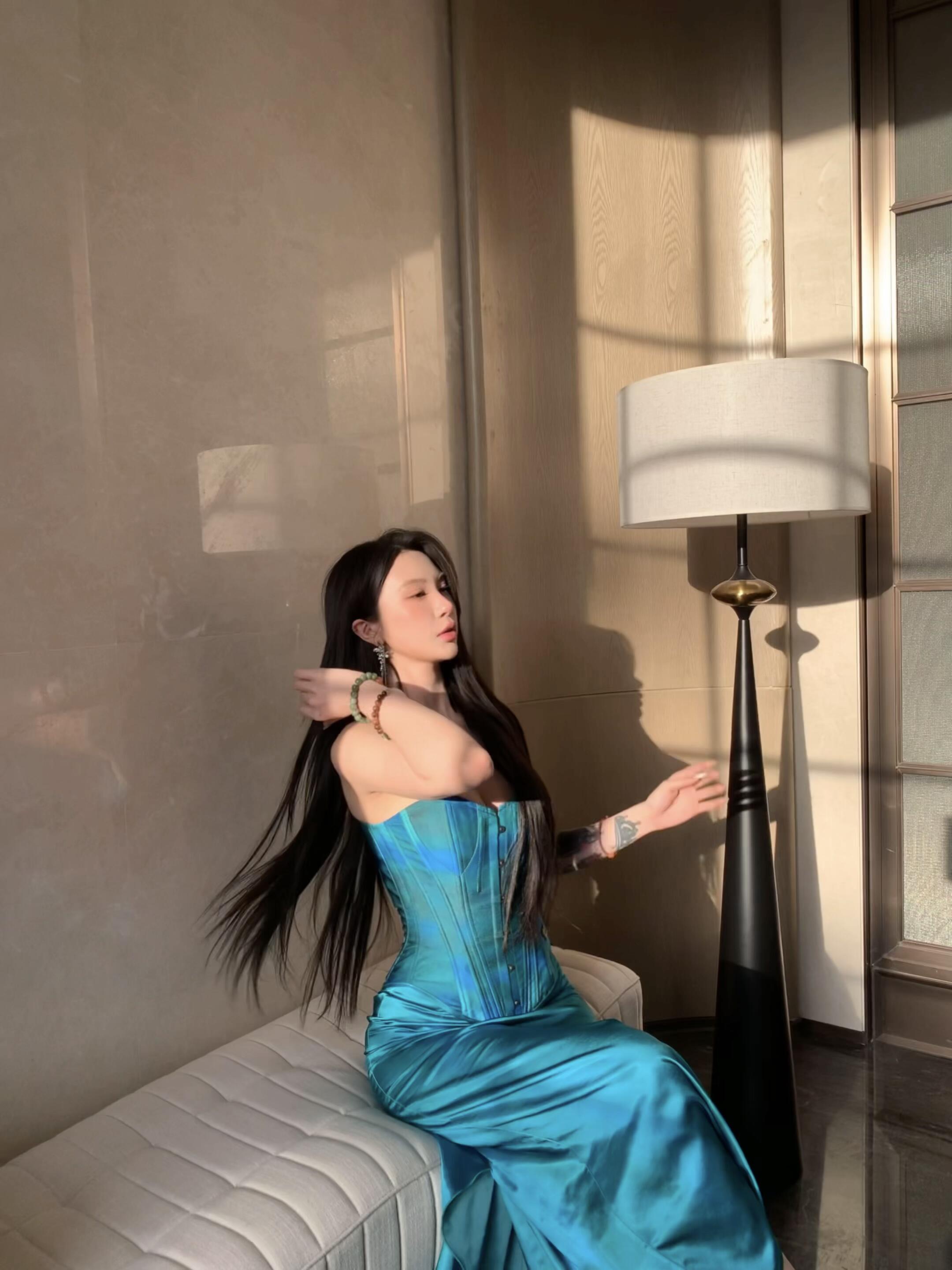 Sexy Two-Piece Set: Fishbone Corset Camisole Top & Satin Mermaid Bodycon Skirt - European and American Style Sexy Two-Piece Set: Fishbone Corset Camisole Top & Satin Mermaid Bodycon Skirt - European and American Style