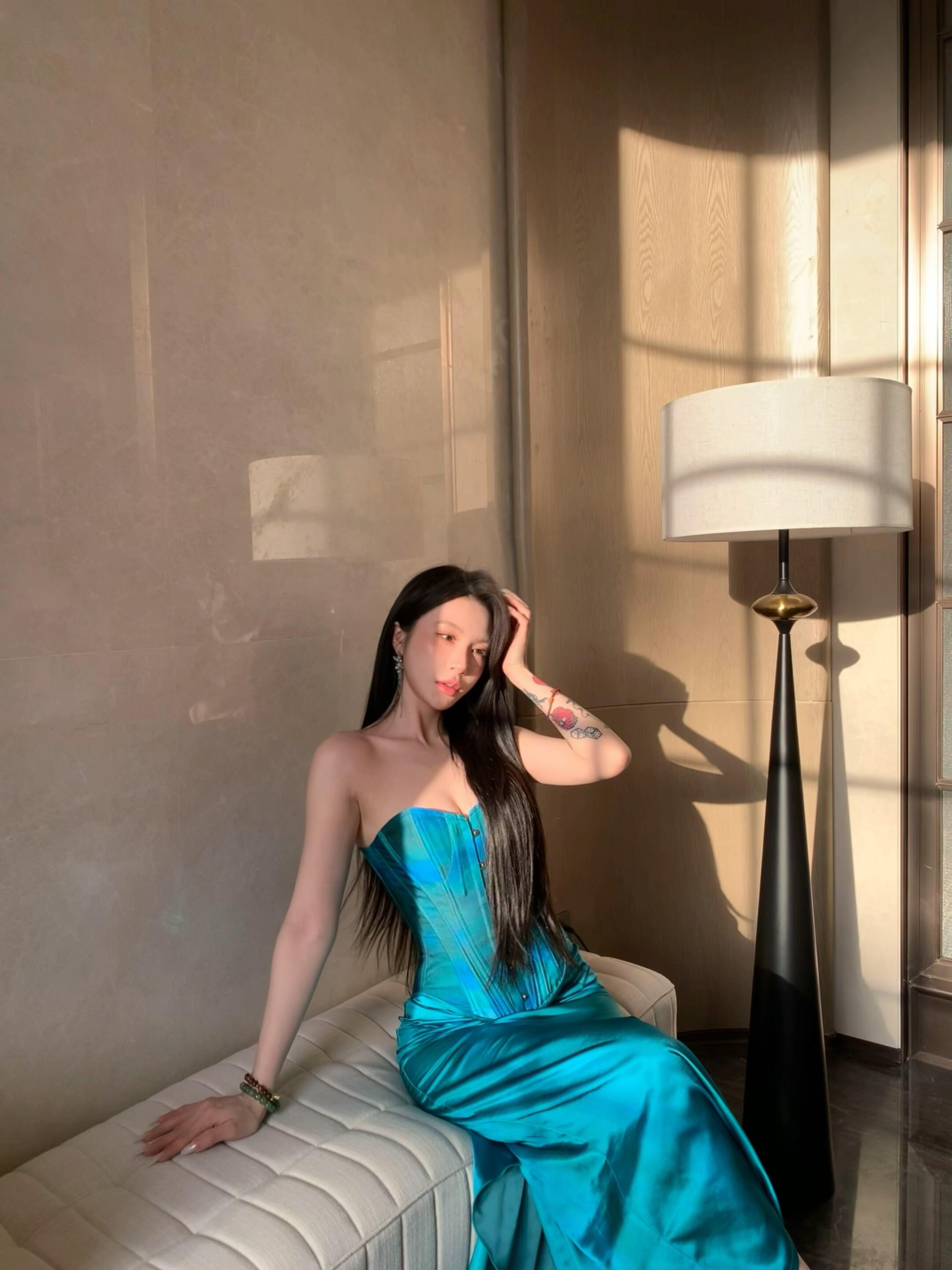 Sexy Two-Piece Set: Fishbone Corset Camisole Top & Satin Mermaid Bodycon Skirt - European and American Style Sexy Two-Piece Set: Fishbone Corset Camisole Top & Satin Mermaid Bodycon Skirt - European and American Style