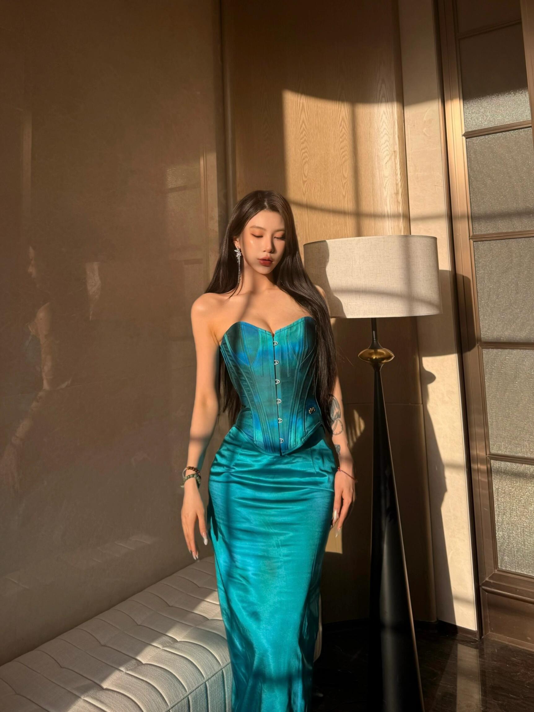 Sexy Two-Piece Set: Fishbone Corset Camisole Top & Satin Mermaid Bodycon Skirt - European and American Style