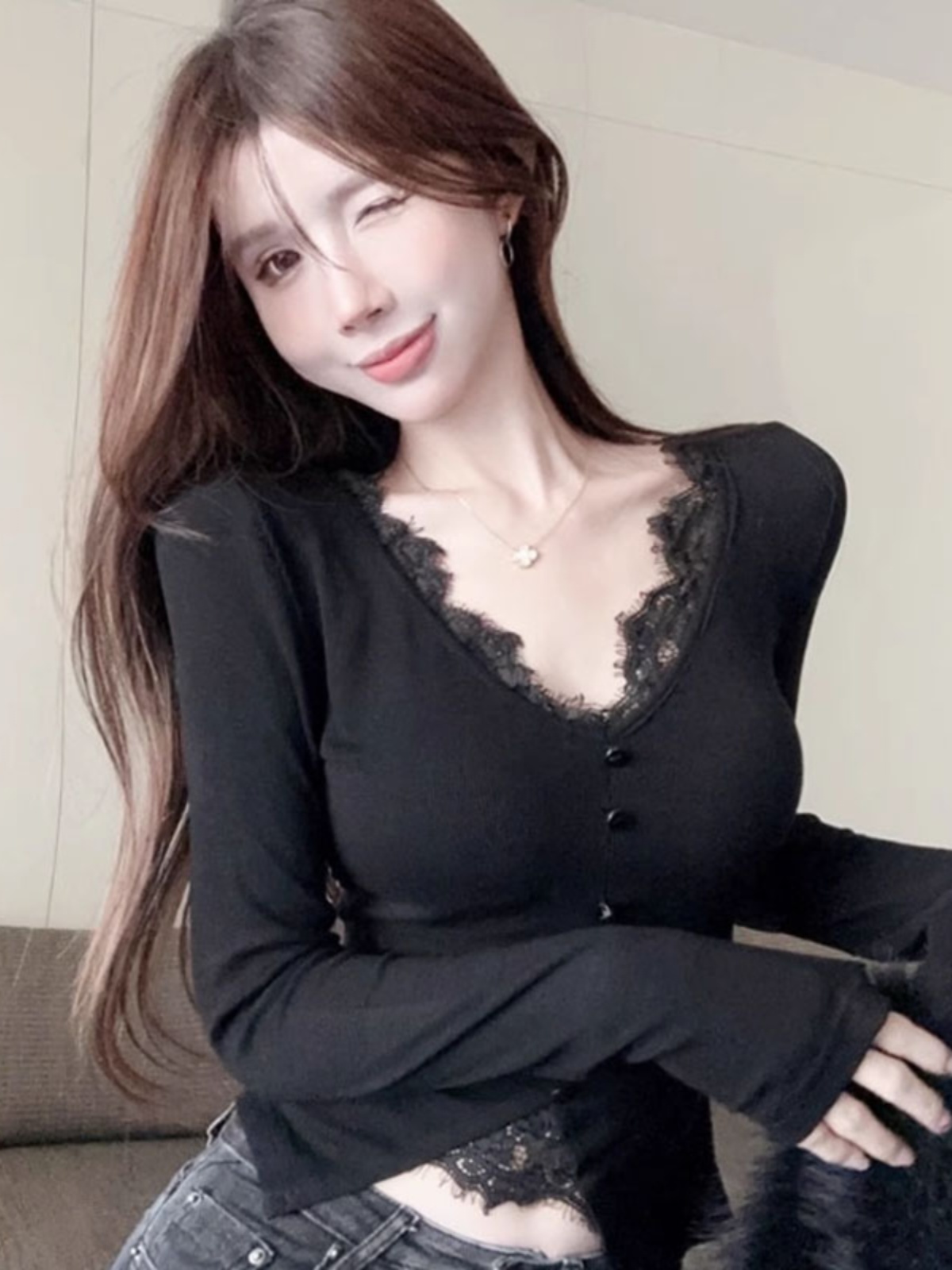 Sexy V-Neck Lace Spliced Knitted Top for Women – French Niche Aesthetic, Slim Fit, Trendy 90s Style Inner Wear Sexy V-Neck Lace Spliced Knitted Top for Women – French Niche Aesthetic, Slim Fit, Trendy 90s Style Inner Wear