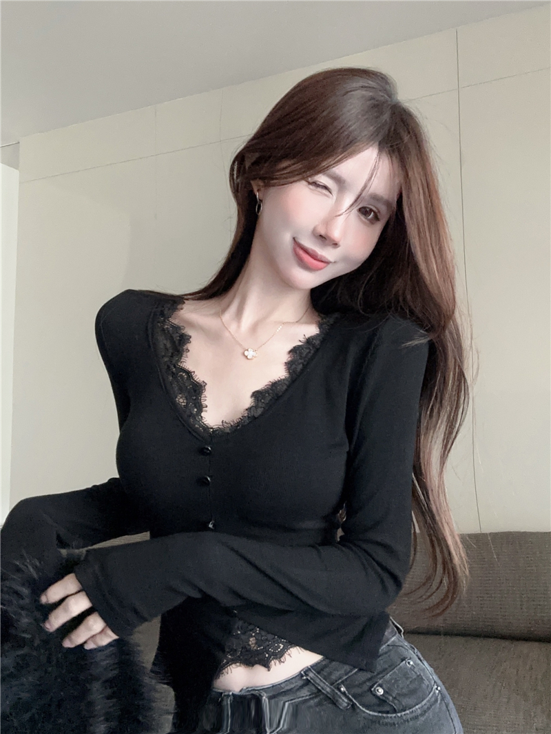 Sexy V-Neck Lace Spliced Knitted Top for Women â€“ French Niche Aesthetic, Slim Fit, Trendy 90s Style Inner Wear