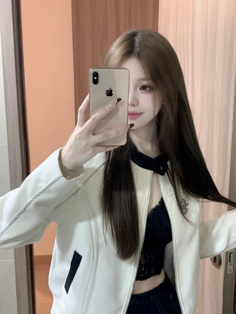 Short Embroidered Baseball Jacket for Women - Slim Fit Casual Cardigan Top, Winter Fashion Outerwear with Fragrance Style Short Embroidered Baseball Jacket for Women - Slim Fit Casual Cardigan Top, Winter Fashion Outerwear with Fragrance Style