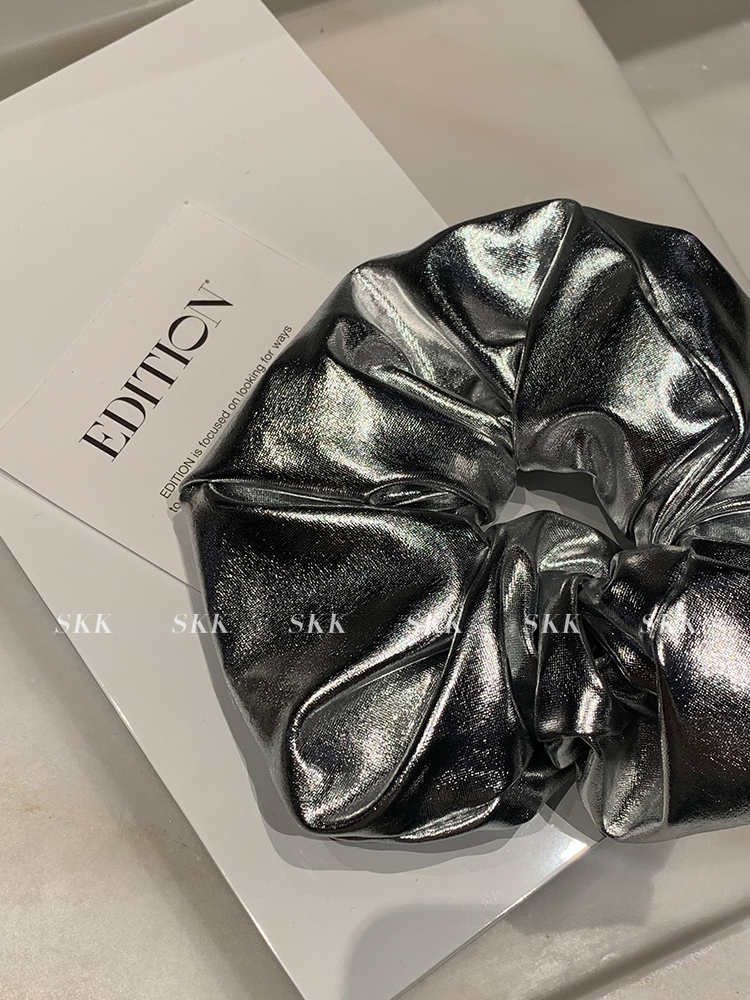 Silver and Gold Design Niche Hair Band for Women - Trendy Accessory for Fashionable Looks Silver and Gold Design Niche Hair Band for Women - Trendy Accessory for Fashionable Looks