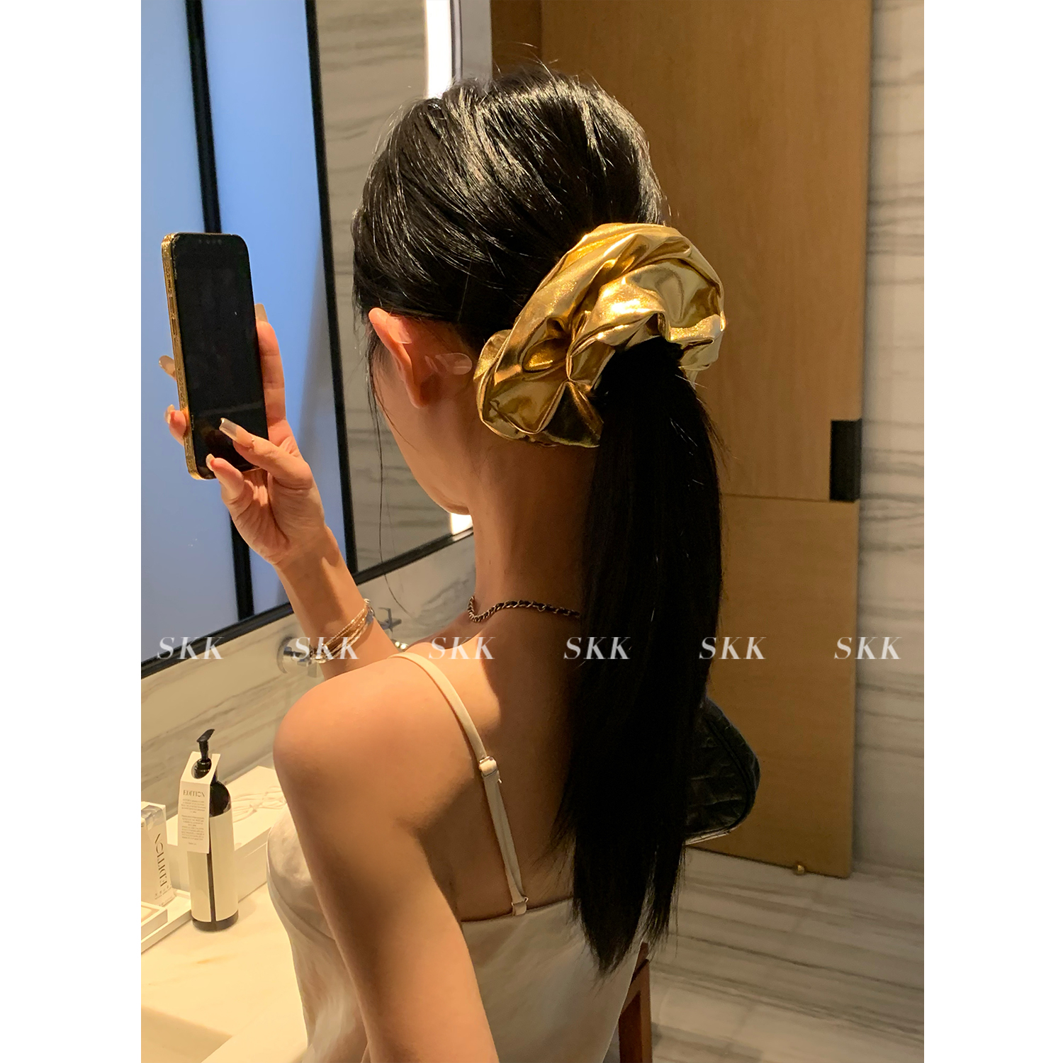 Silver and Gold Design Niche Hair Band for Women - Trendy Accessory for Fashionable Looks Silver and Gold Design Niche Hair Band for Women - Trendy Accessory for Fashionable Looks