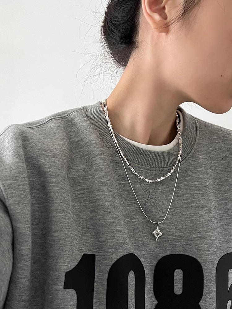 Simple Broken Silver Basic Necklace for Women - Clavicle Chain in Blogger Style, Trendy Minimalist Accessory Simple Broken Silver Basic Necklace for Women - Clavicle Chain in Blogger Style, Trendy Minimalist Accessory
