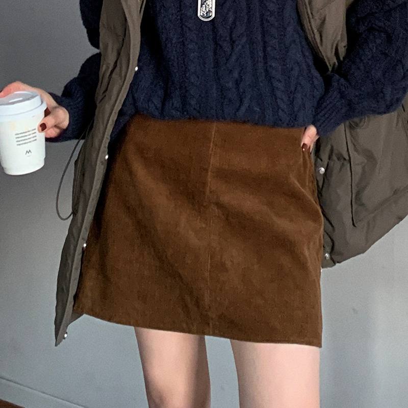 Slim Fit A-Line Corduroy Work Skirt for Women, Autumn/Winter 2025, Lengthening Legs, Versatile Half Skirt, Trendy Office Fashion Slim Fit A-Line Corduroy Work Skirt for Women, Autumn/Winter 2025, Lengthening Legs, Versatile Half Skirt, Trendy Office Fashion