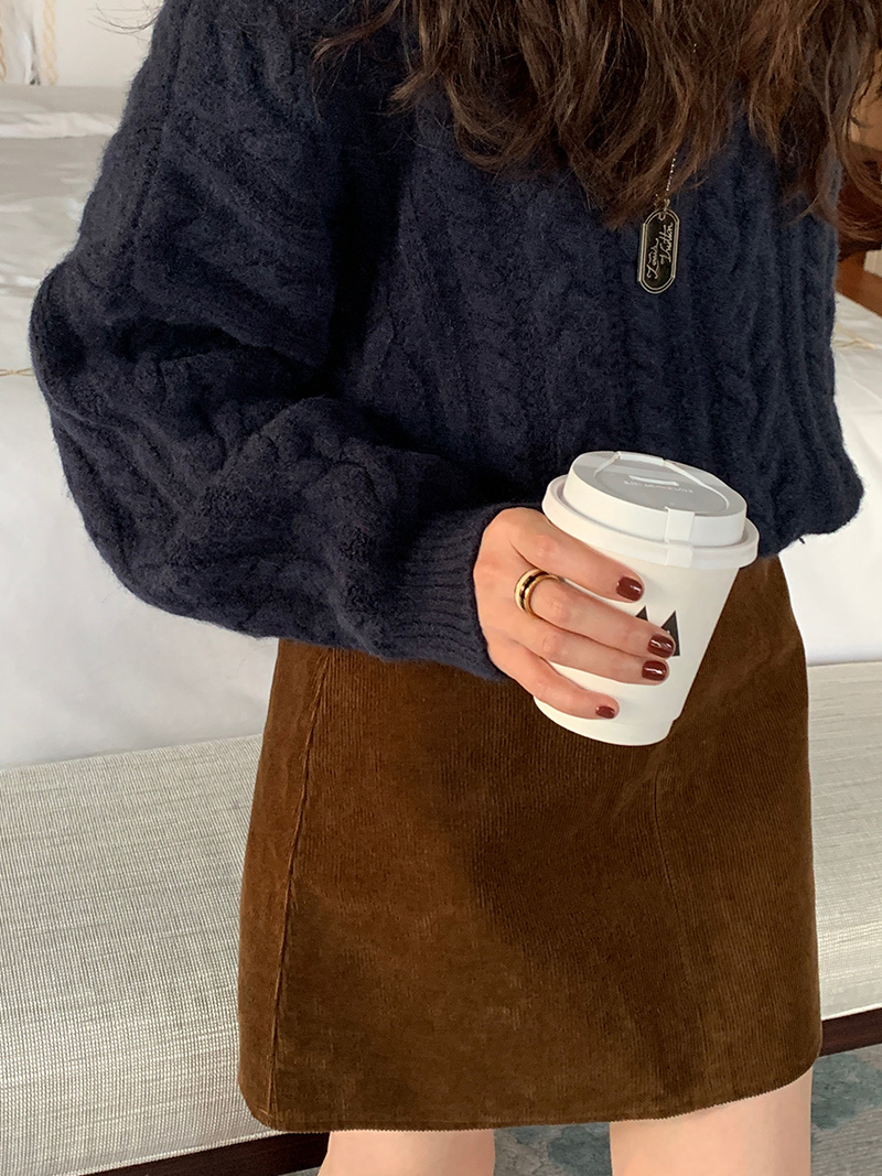 Slim Fit A-Line Corduroy Work Skirt for Women, Autumn/Winter 2025, Lengthening Legs, Versatile Half Skirt, Trendy Office Fashion Slim Fit A-Line Corduroy Work Skirt for Women, Autumn/Winter 2025, Lengthening Legs, Versatile Half Skirt, Trendy Office Fashion