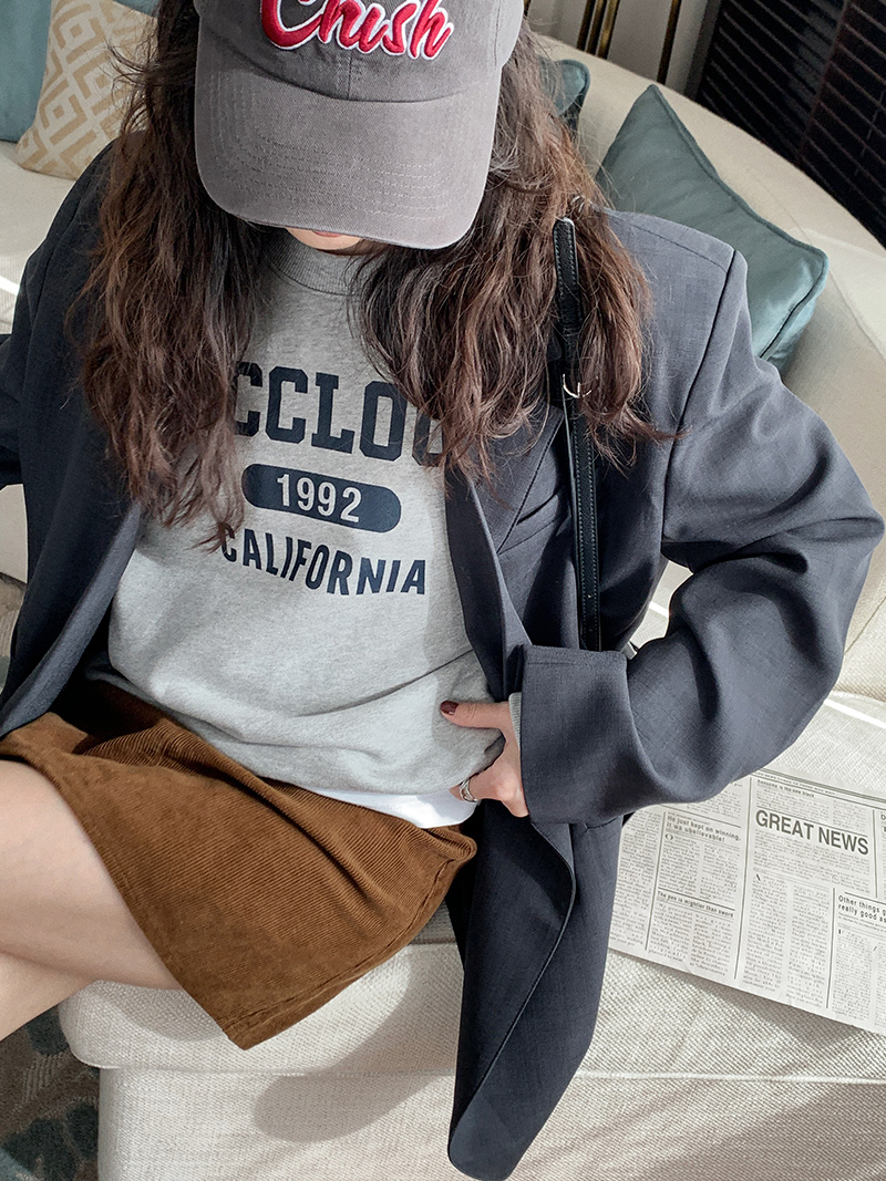 Slim Fit A-Line Corduroy Work Skirt for Women, Autumn/Winter 2025, Lengthening Legs, Versatile Half Skirt, Trendy Office Fashion Slim Fit A-Line Corduroy Work Skirt for Women, Autumn/Winter 2025, Lengthening Legs, Versatile Half Skirt, Trendy Office Fashion