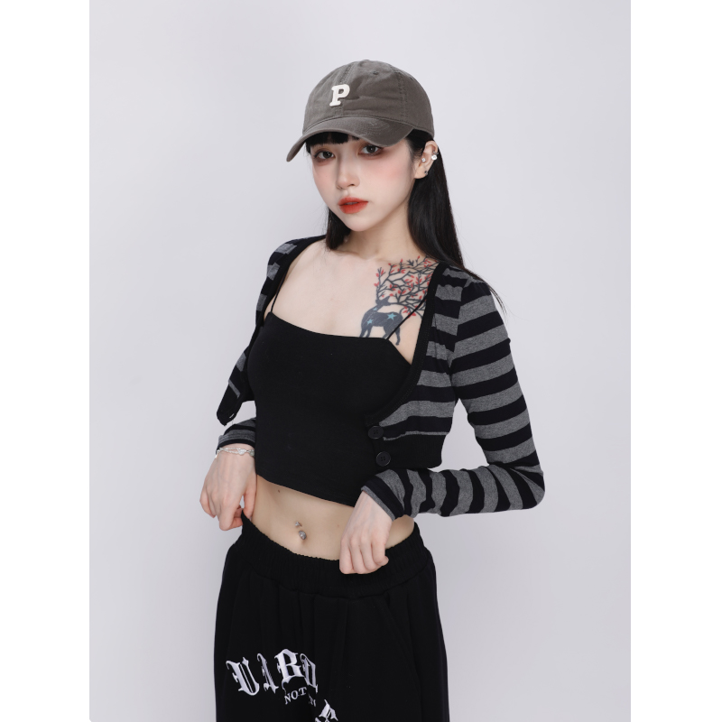 Slim-Fit Color-Blocking Cropped Striped Long Sleeve T-Shirt for Autumn & Winter Casual Style Slim-Fit Color-Blocking Cropped Striped Long Sleeve T-Shirt for Autumn & Winter Casual Style
