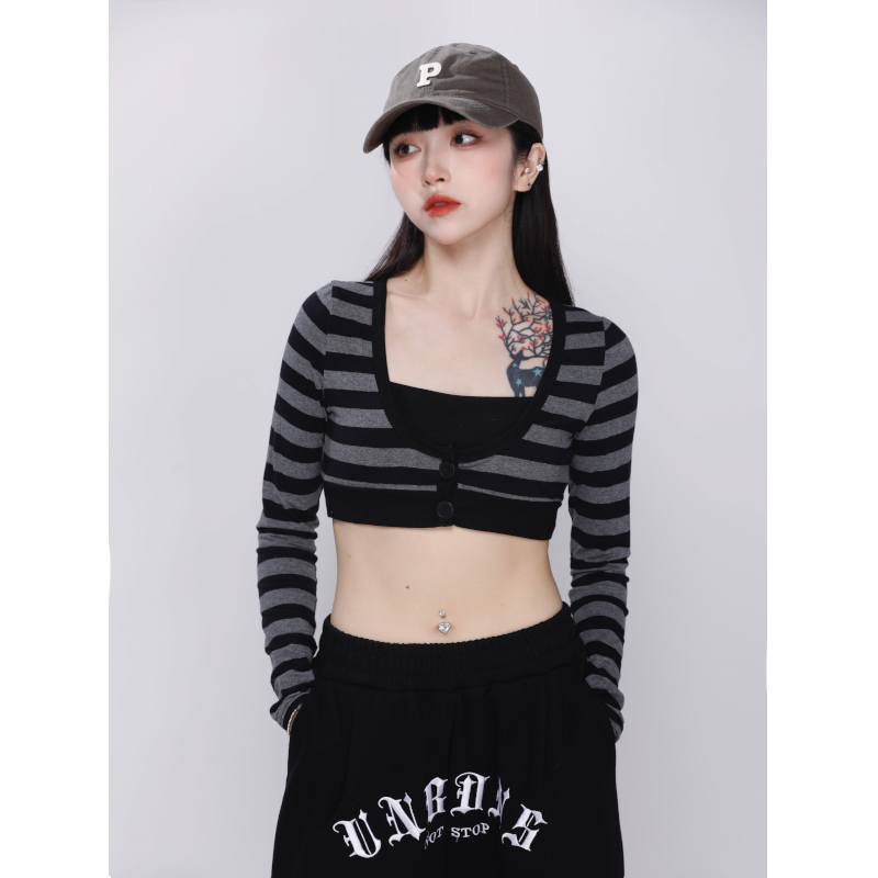 Slim-Fit Color-Blocking Cropped Striped Long Sleeve T-Shirt for Autumn & Winter Casual Style Slim-Fit Color-Blocking Cropped Striped Long Sleeve T-Shirt for Autumn & Winter Casual Style
