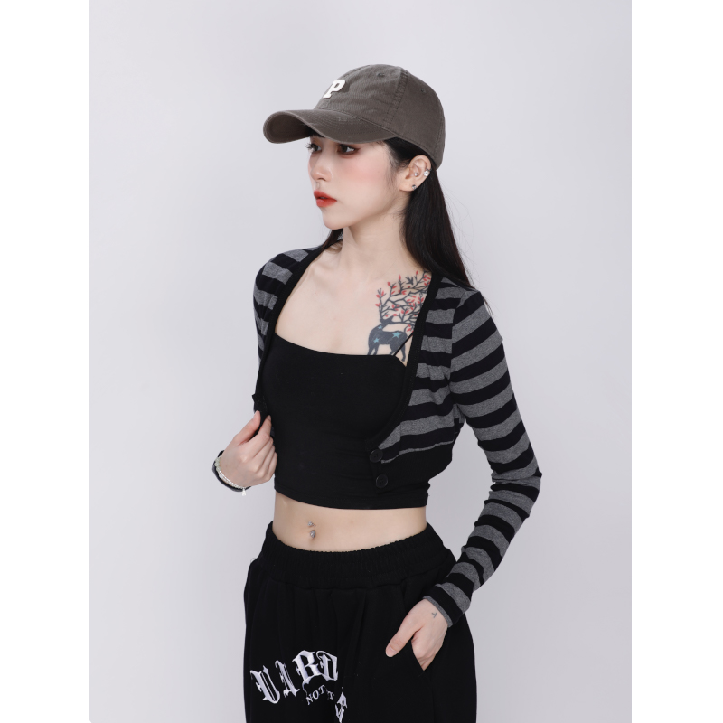 Slim-Fit Color-Blocking Cropped Striped Long Sleeve T-Shirt for Autumn & Winter Casual Style Slim-Fit Color-Blocking Cropped Striped Long Sleeve T-Shirt for Autumn & Winter Casual Style