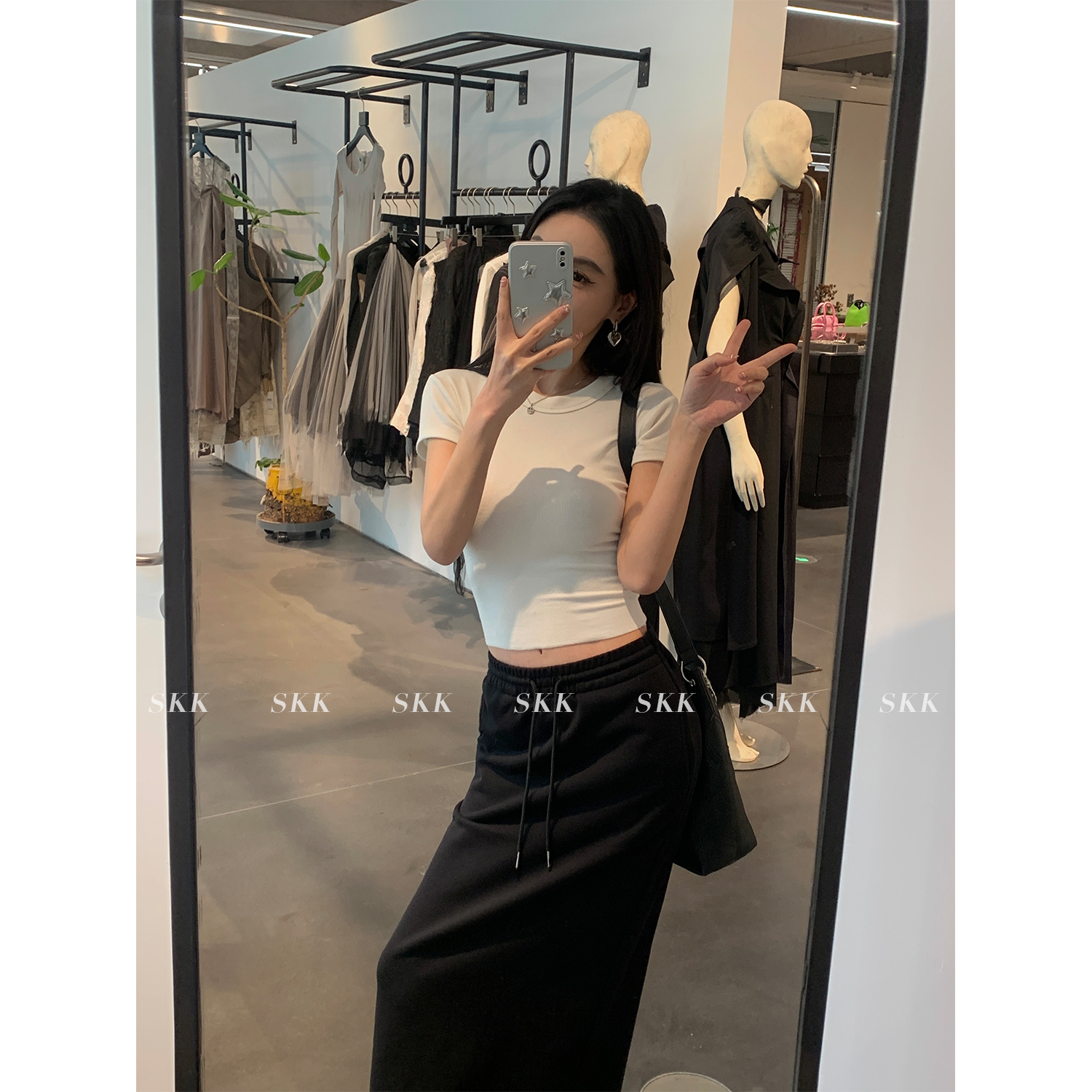 Slim Fit Round Neck Short Sleeve T-Shirt for Women - Sexy Basic Top, Flattering Design, Perfect for Spring/Summer 2025, Casual Style