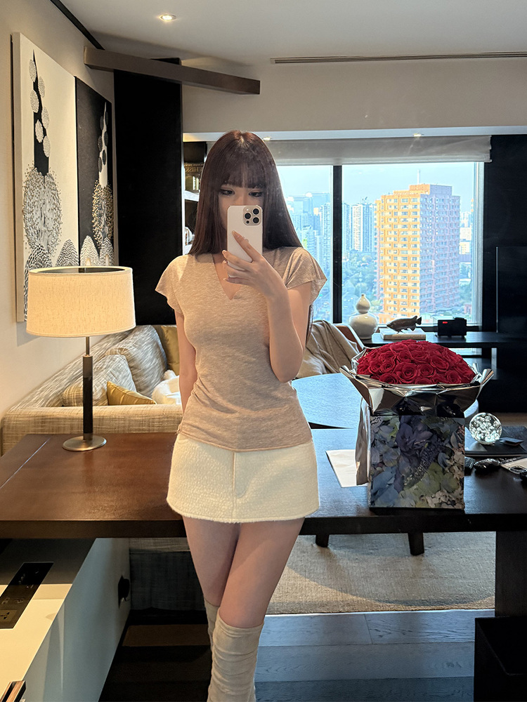 Slim Fit V-Neck T-Shirt for Women - Elastic Cloud Base Short Sleeve Top, Versatile Spring/Summer Fashion Essential Slim Fit V-Neck T-Shirt for Women - Elastic Cloud Base Short Sleeve Top, Versatile Spring/Summer Fashion Essential