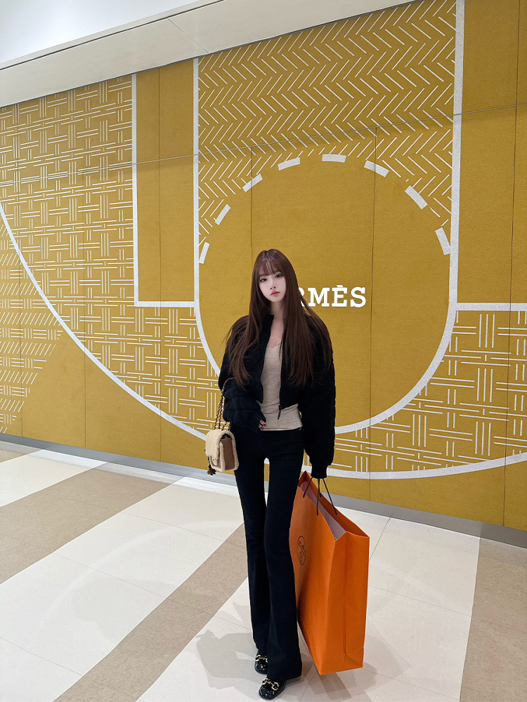 Slim Fit Wine Glass Leg Pants for Women - Flattering Casual Jeans for Spring & Summer, Perfect for Tall Figures, Leg-Elongating Style Slim Fit Wine Glass Leg Pants for Women - Flattering Casual Jeans for Spring & Summer, Perfect for Tall Figures, Leg-Elongating Style