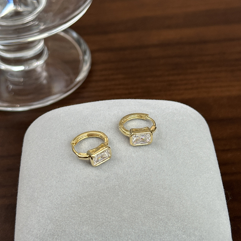 Small Square Sugar Zircon Circle Earrings - 2025 Niche Light Luxury Versatile Ear Clips for Women Small Square Sugar Zircon Circle Earrings - 2025 Niche Light Luxury Versatile Ear Clips for Women