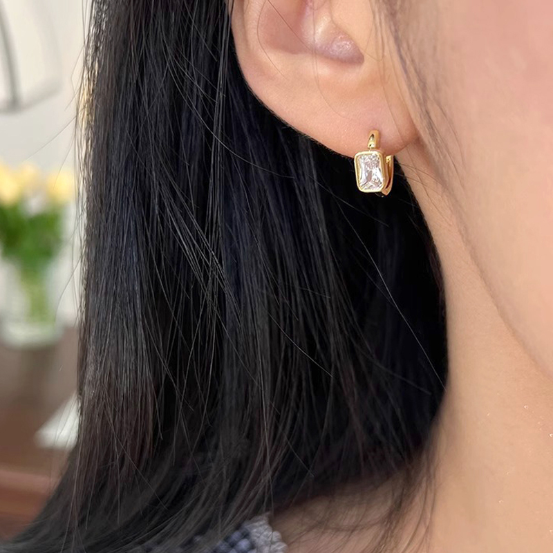 Small Square Sugar Zircon Circle Earrings - 2025 Niche Light Luxury Versatile Ear Clips for Women Small Square Sugar Zircon Circle Earrings - 2025 Niche Light Luxury Versatile Ear Clips for Women