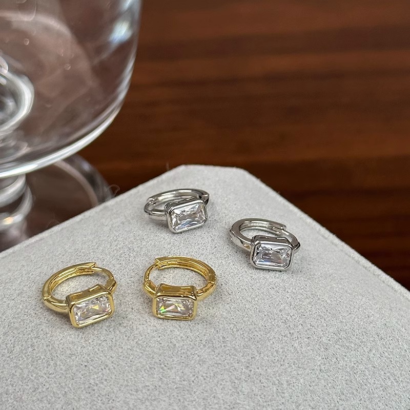 Small Square Sugar Zircon Circle Earrings - 2025 Niche Light Luxury Versatile Ear Clips for Women Small Square Sugar Zircon Circle Earrings - 2025 Niche Light Luxury Versatile Ear Clips for Women