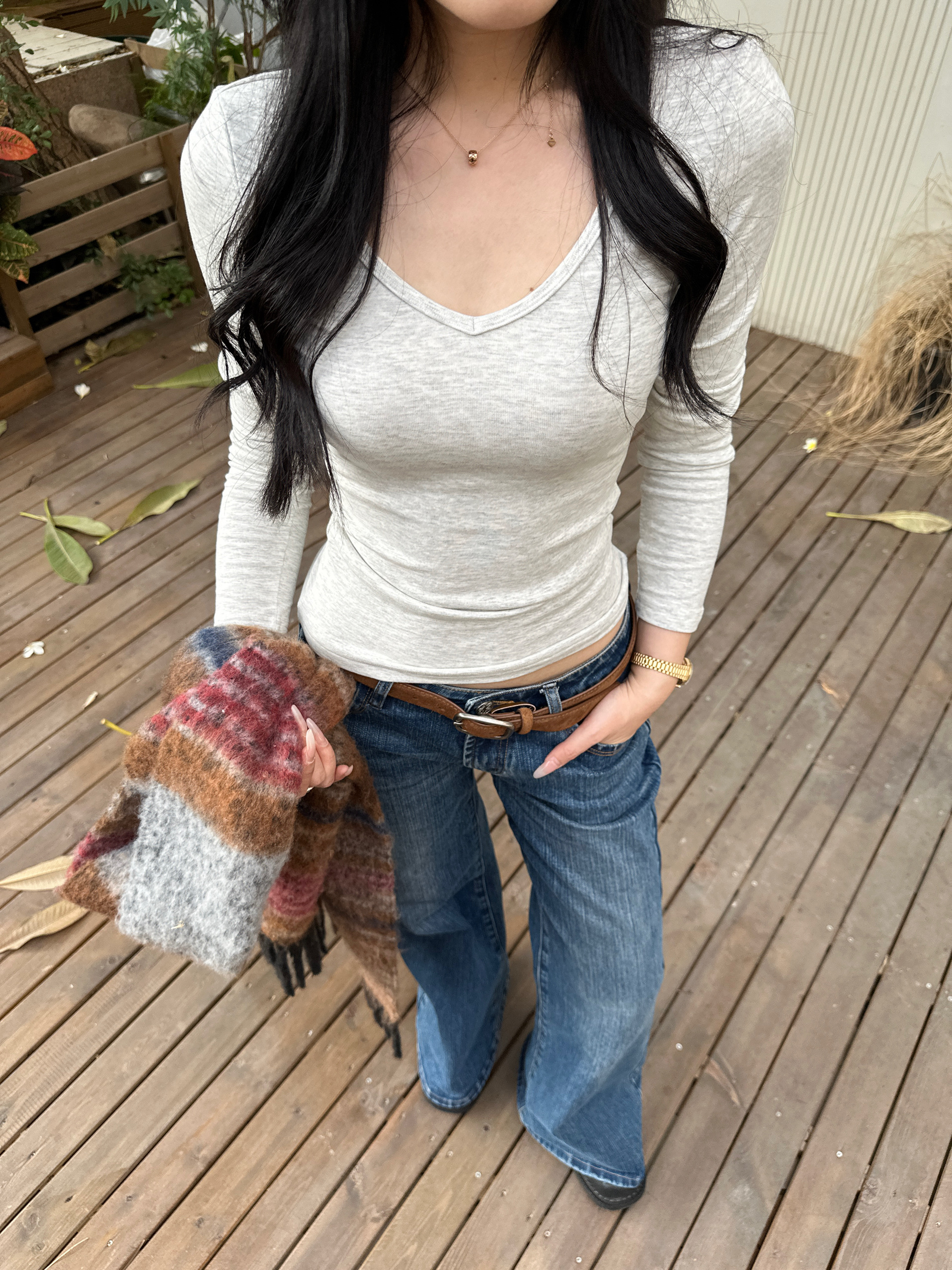 Soft Velvet V-Neck Long Sleeve Base Shirt - Basic Popchee Design for a Stylish Winter Look Soft Velvet V-Neck Long Sleeve Base Shirt - Basic Popchee Design for a Stylish Winter Look