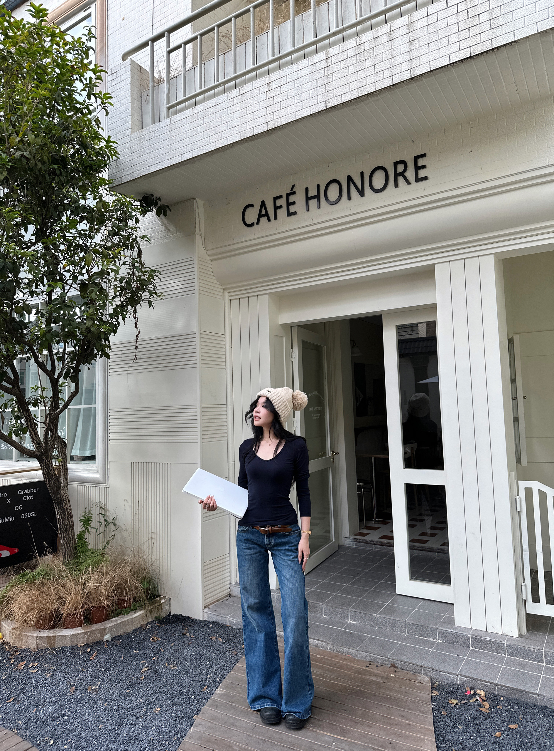 Soft Velvet V-Neck Long Sleeve Base Shirt - Basic Popchee Design for a Stylish Winter Look Soft Velvet V-Neck Long Sleeve Base Shirt - Basic Popchee Design for a Stylish Winter Look