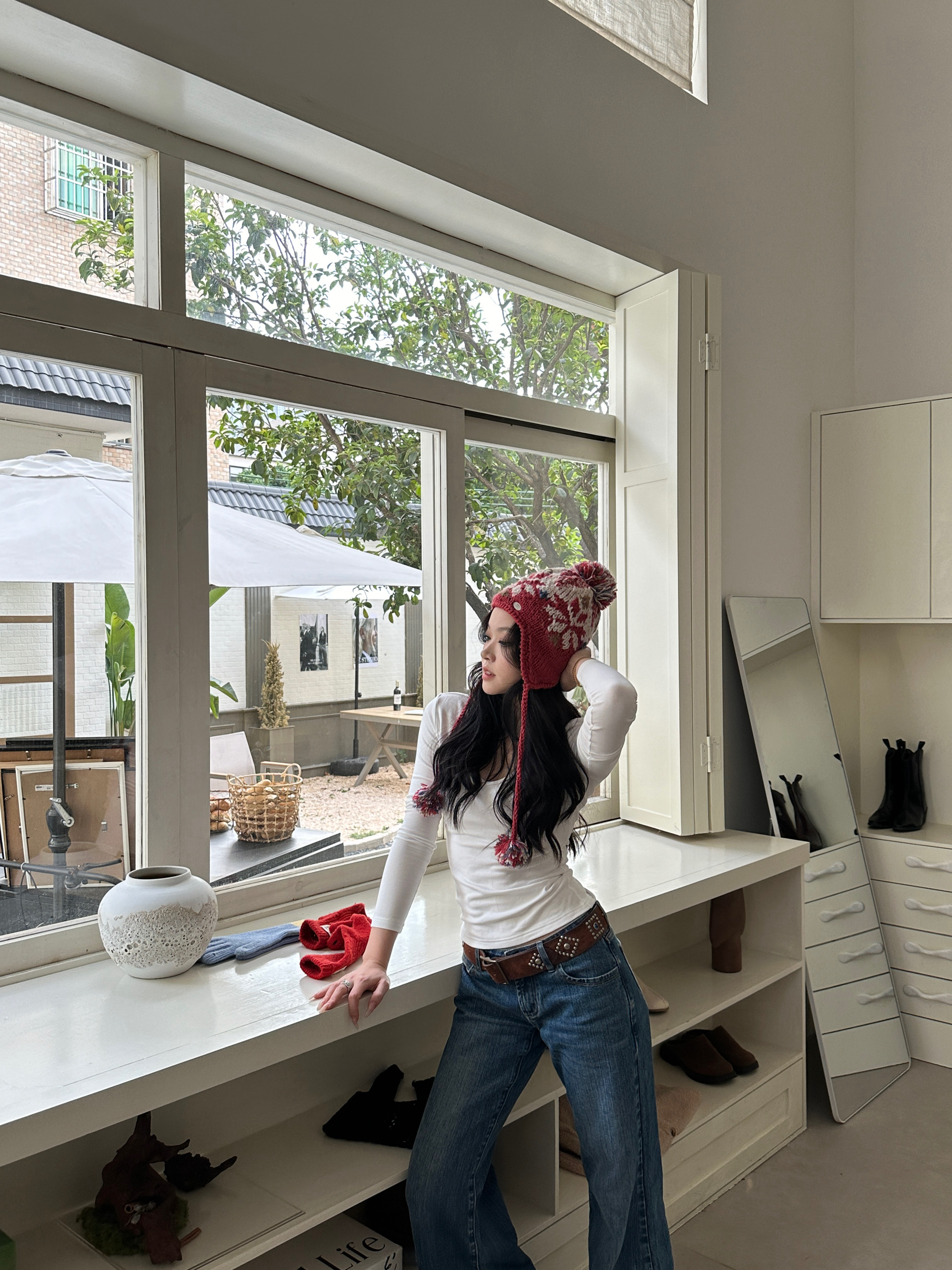 Soft Velvet V-Neck Long Sleeve Base Shirt - Basic Popchee Design for a Stylish Winter Look Soft Velvet V-Neck Long Sleeve Base Shirt - Basic Popchee Design for a Stylish Winter Look