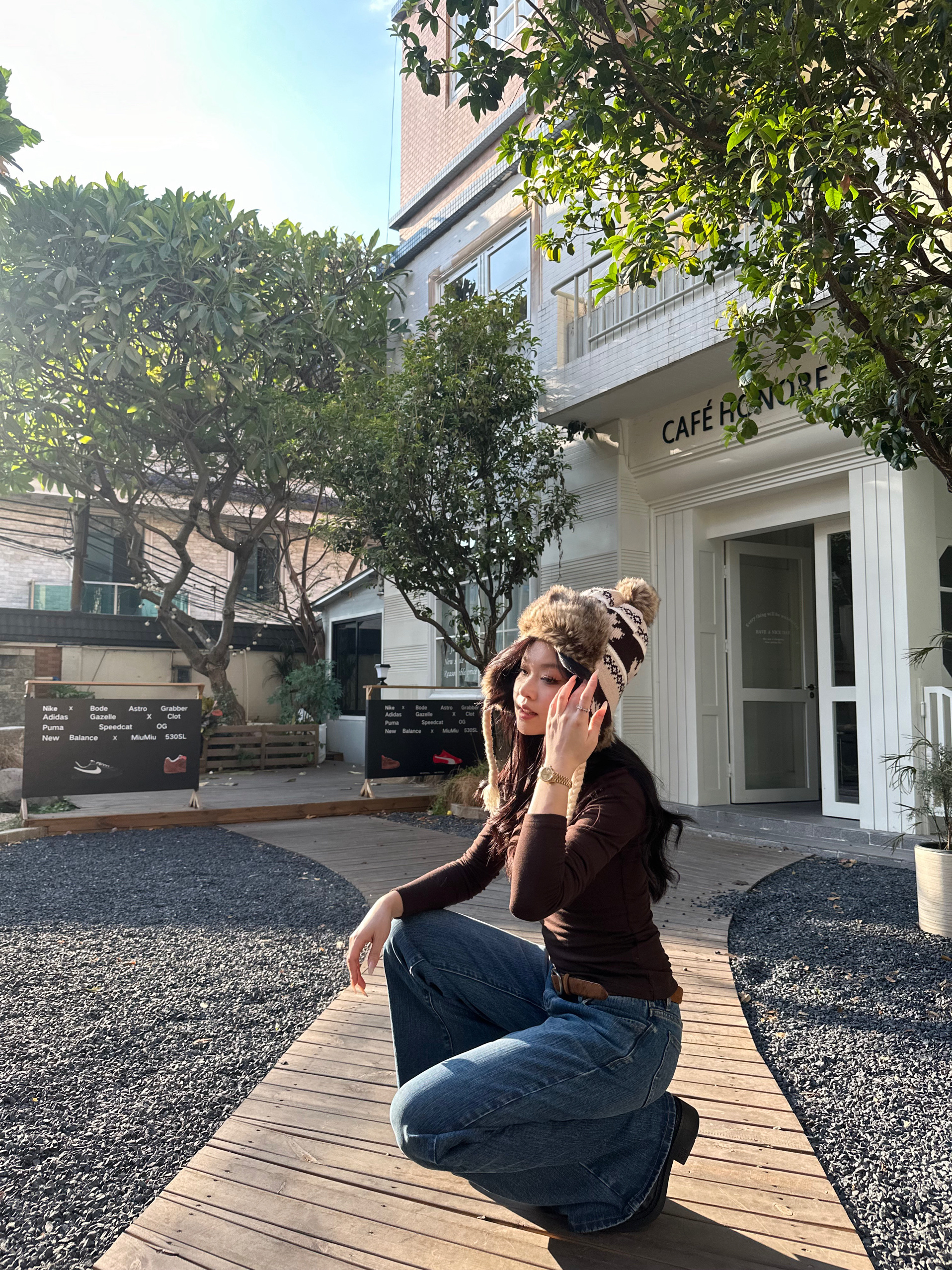 Soft Velvet V-Neck Long Sleeve Base Shirt - Basic Popchee Design for a Stylish Winter Look Soft Velvet V-Neck Long Sleeve Base Shirt - Basic Popchee Design for a Stylish Winter Look