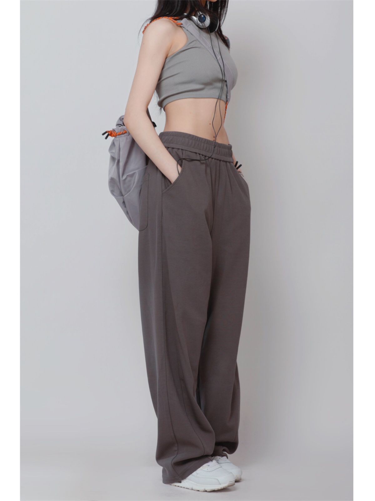 Solid Color Sleeveless Yoga Fitness Top for Women - Slim Fit, Flattering Round Neck, Short Style for Spicy Girl Vibes Solid Color Sleeveless Yoga Fitness Top for Women - Slim Fit, Flattering Round Neck, Short Style for Spicy Girl Vibes