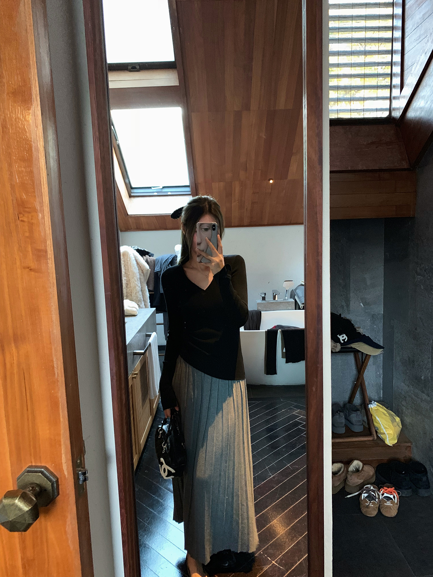 Solid Color V-Neck Silk Wool Slim Fit Base Shirt for Women - Essential Layering Piece, Perfect for 90s and Y2K Fashion Styles Solid Color V-Neck Silk Wool Slim Fit Base Shirt for Women - Essential Layering Piece, Perfect for 90s and Y2K Fashion Styles